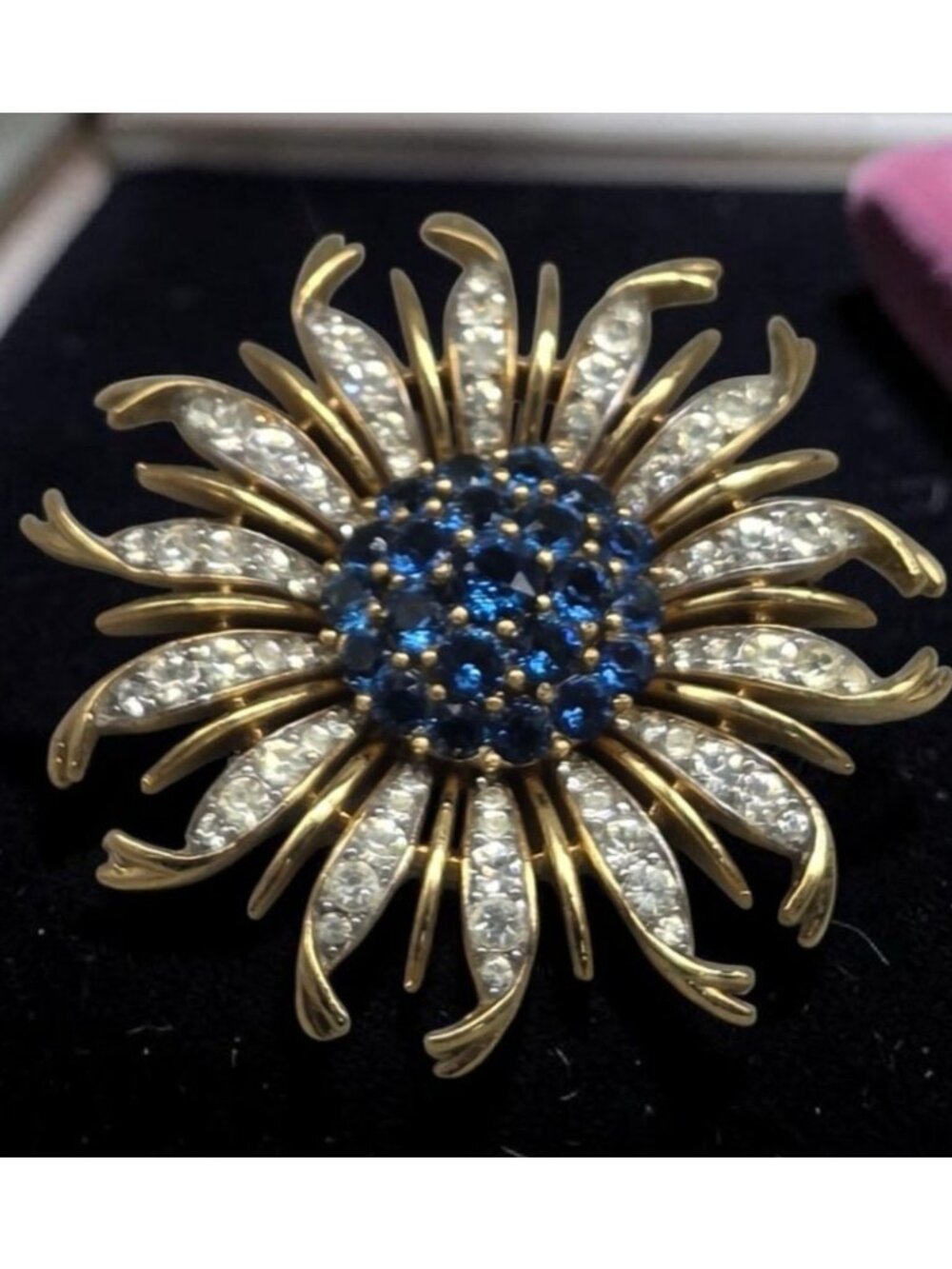 Vintage Crown Trifari Alfred Philippe Blue Crystal Chrysanthemum Flower Brooch - Picture 5 of 16